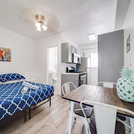 Ocean Drive Comfy Apt, W/2 Queen Beds By The Beach